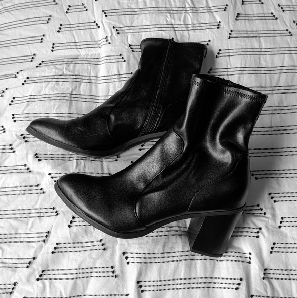 Vintage Shoes - Vintage black leather ankle boots